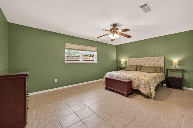 4142 Willow Hill Drive, Seabrook, TX 77586