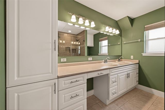 4142 Willow Hill Drive, Seabrook, TX 77586