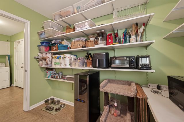 4142 Willow Hill Drive, Seabrook, TX 77586