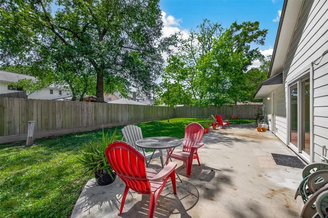 4142 Willow Hill Drive, Seabrook, TX 77586