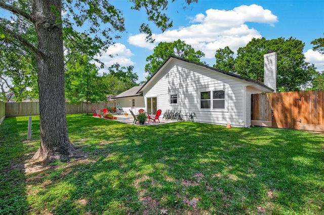 4142 Willow Hill Drive, Seabrook, TX 77586