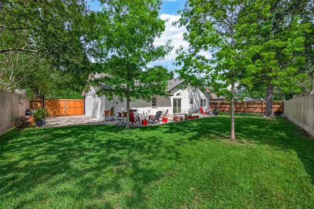 4142 Willow Hill Drive, Seabrook, TX 77586