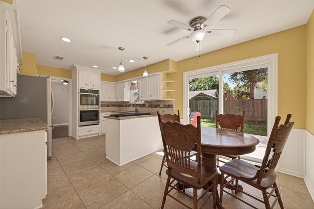 4142 Willow Hill Drive, Seabrook, TX 77586