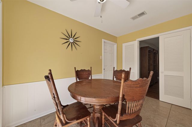 4142 Willow Hill Drive, Seabrook, TX 77586