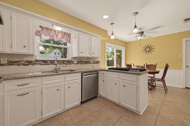 4142 Willow Hill Drive, Seabrook, TX 77586