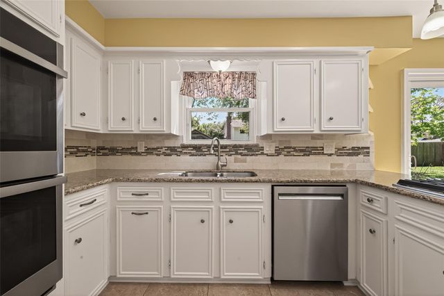 4142 Willow Hill Drive, Seabrook, TX 77586