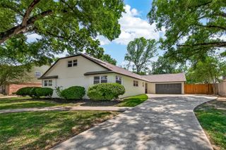 4142 Willow Hill Drive, Seabrook, TX 77586