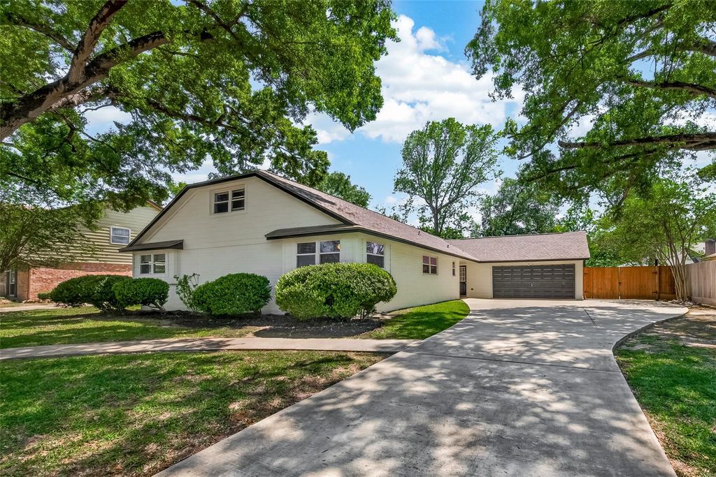 4142 Willow Hill Drive, Seabrook, TX 77586