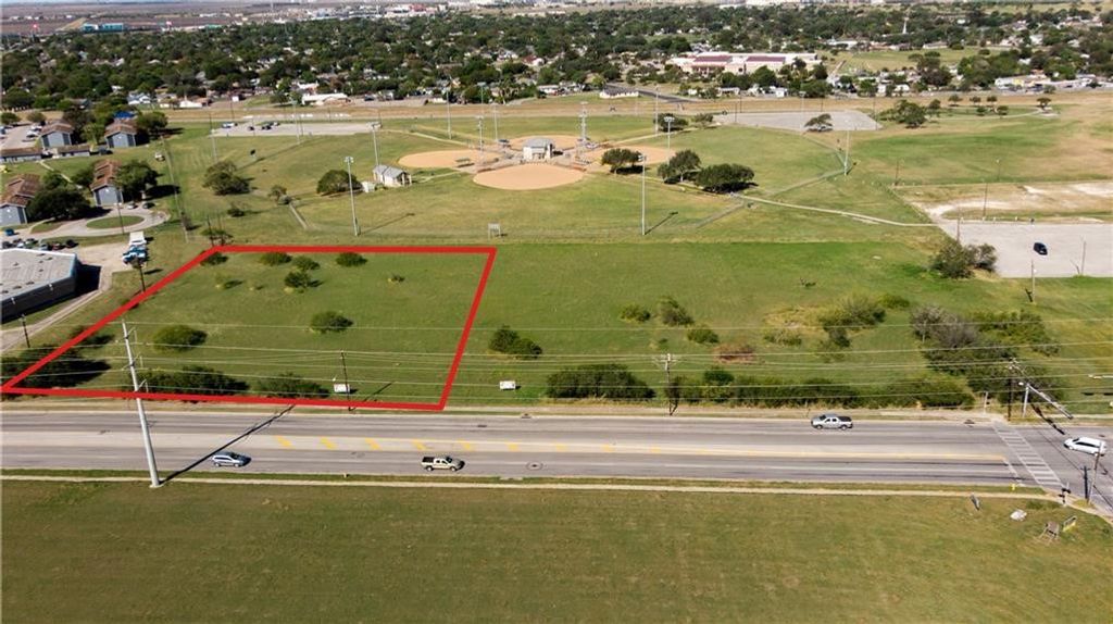 4541 Greenwood Dr, Corpus Christi, TX 78416 — photo 2