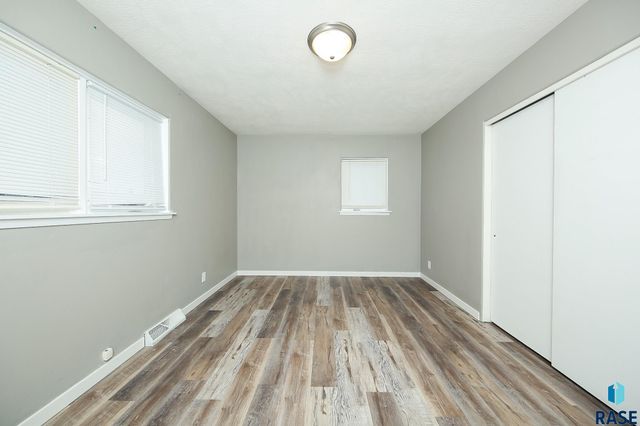 501 S 5th Ave Avenue, Brandon, SD 57005