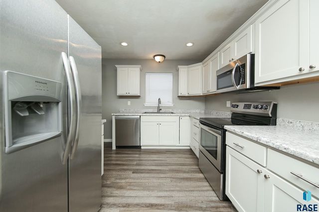 501 S 5th Ave Avenue, Brandon, SD 57005