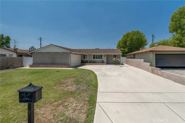 5717 N Hanlin, Azusa, CA 91702