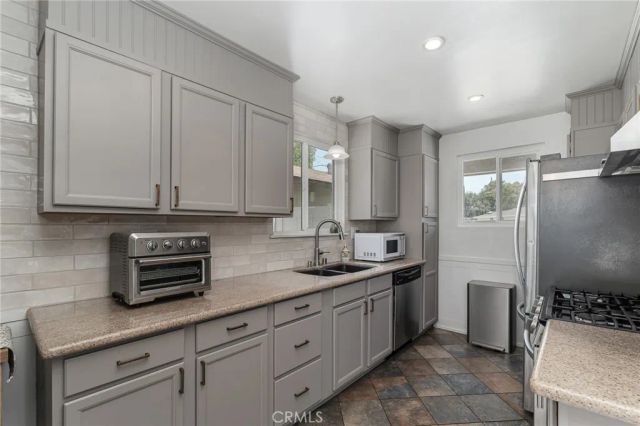 5717 N Hanlin, Azusa, CA 91702