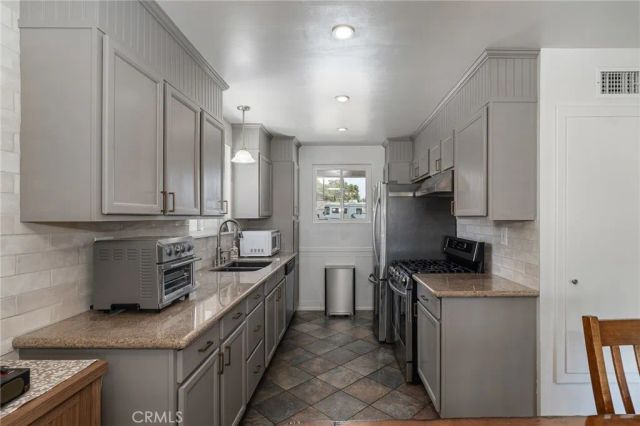5717 N Hanlin, Azusa, CA 91702