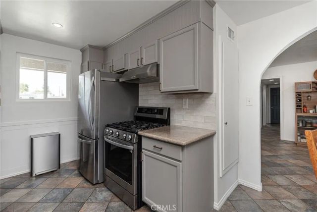 5717 N Hanlin, Azusa, CA 91702