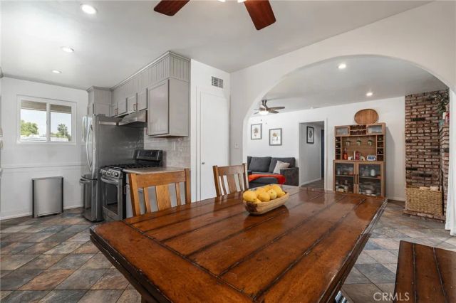 5717 N Hanlin, Azusa, CA 91702