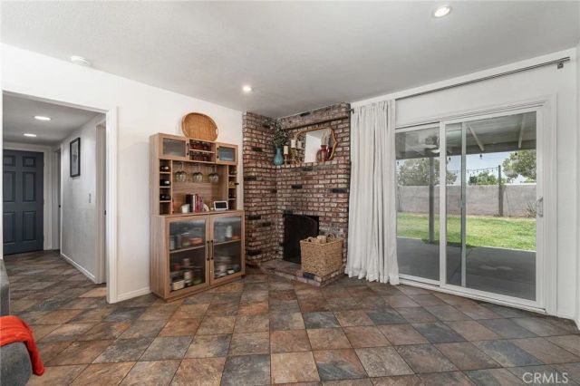 5717 N Hanlin, Azusa, CA 91702