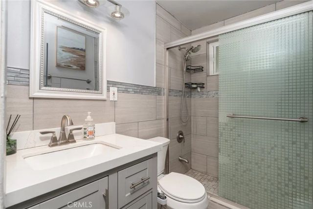 5717 N Hanlin, Azusa, CA 91702