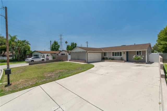 5717 N Hanlin, Azusa, CA 91702