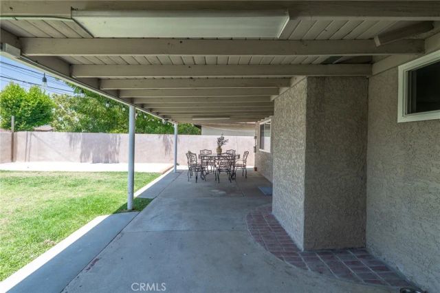 5717 N Hanlin, Azusa, CA 91702