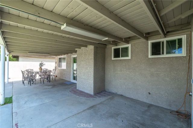 5717 N Hanlin, Azusa, CA 91702