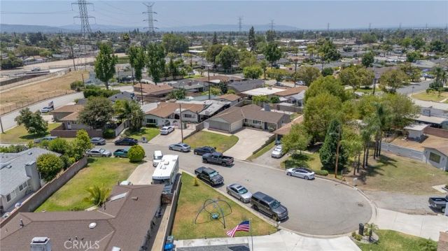 5717 N Hanlin, Azusa, CA 91702