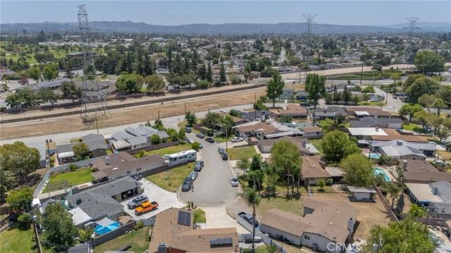 5717 N Hanlin, Azusa, CA 91702