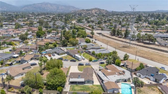 5717 N Hanlin, Azusa, CA 91702
