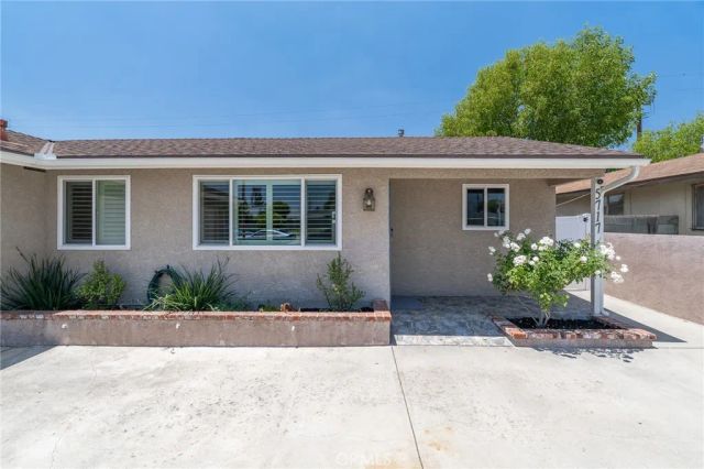 5717 N Hanlin, Azusa, CA 91702