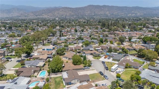 5717 N Hanlin, Azusa, CA 91702