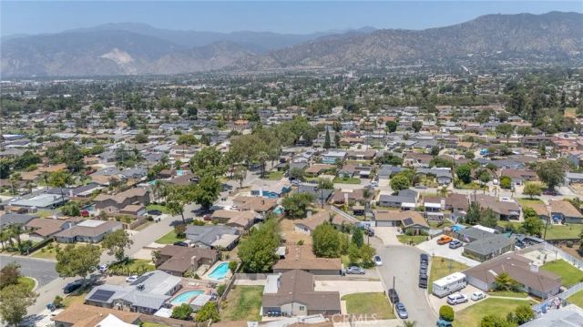 5717 N Hanlin, Azusa, CA 91702