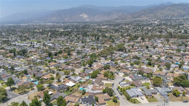 5717 N Hanlin, Azusa, CA 91702