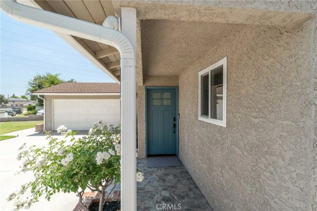5717 N Hanlin, Azusa, CA 91702
