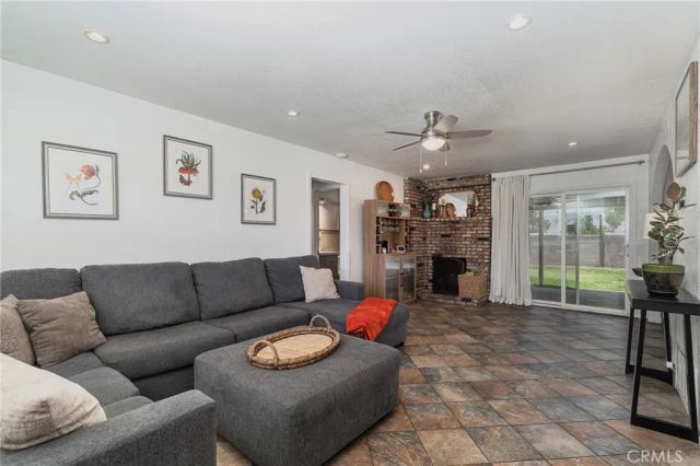 5717 N Hanlin, Azusa, CA 91702