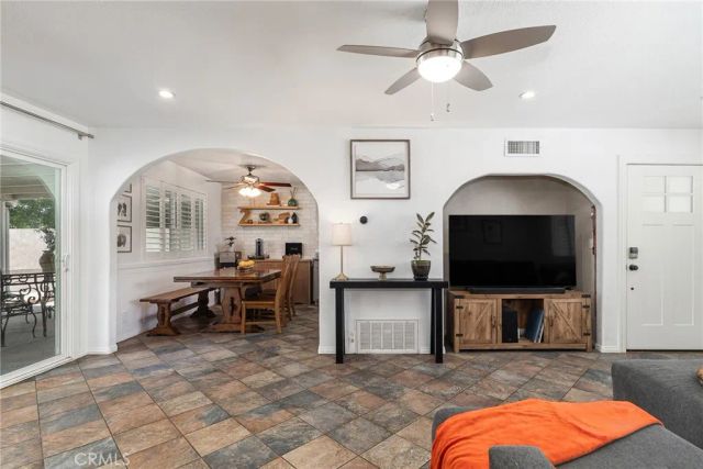 5717 N Hanlin, Azusa, CA 91702