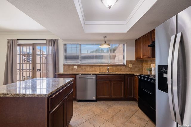 6814 Crown Rdg, San Antonio, TX 78239