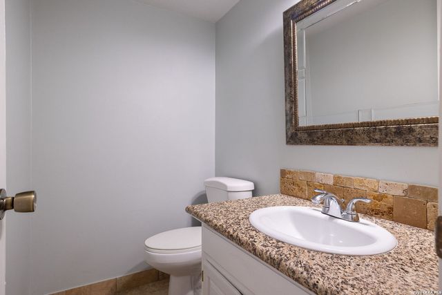 6814 Crown Rdg, San Antonio, TX 78239