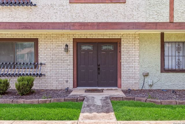 6814 Crown Rdg, San Antonio, TX 78239