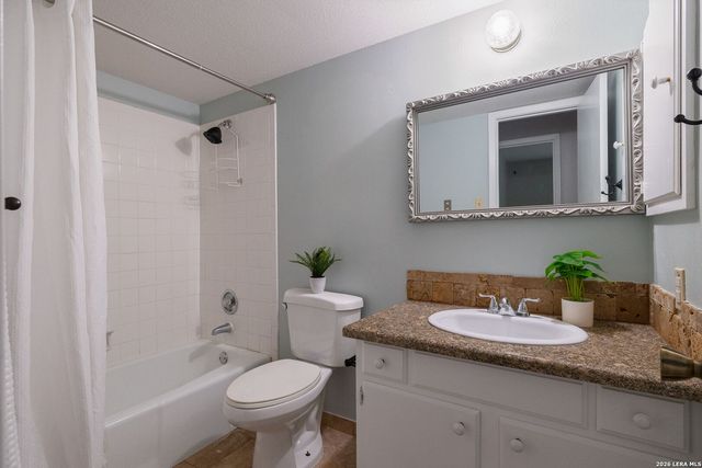 6814 Crown Rdg, San Antonio, TX 78239