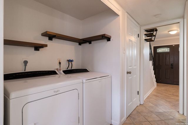 6814 Crown Rdg, San Antonio, TX 78239