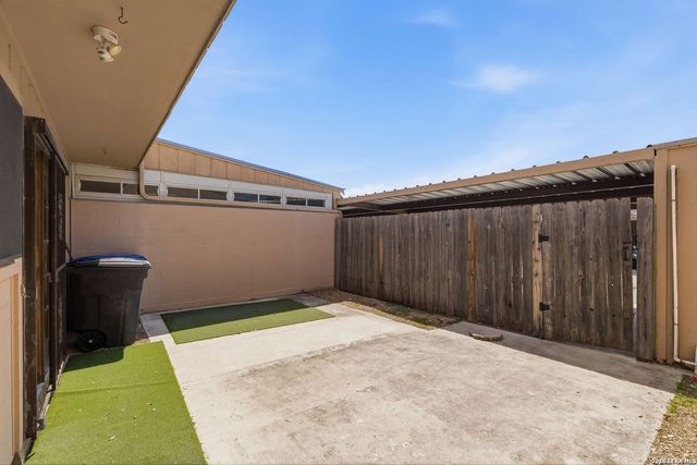 6814 Crown Rdg, San Antonio, TX 78239
