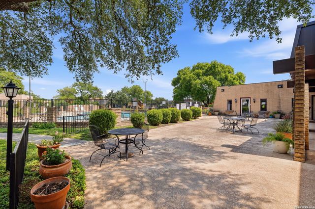 6814 Crown Rdg, San Antonio, TX 78239