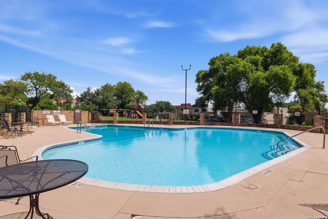 6814 Crown Rdg, San Antonio, TX 78239