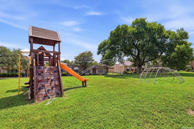 6814 Crown Rdg, San Antonio, TX 78239