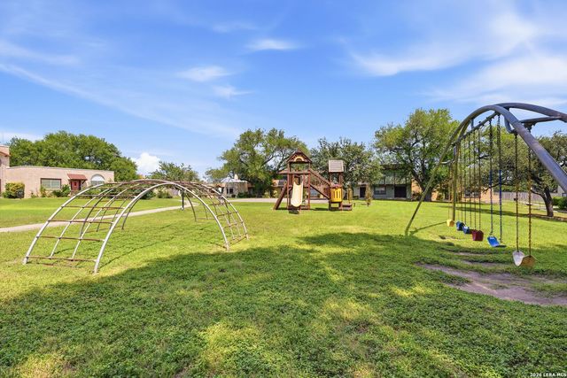 6814 Crown Rdg, San Antonio, TX 78239