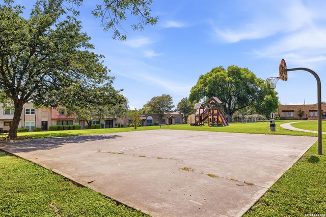 6814 Crown Rdg, San Antonio, TX 78239