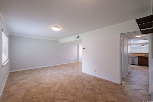 6814 Crown Rdg, San Antonio, TX 78239