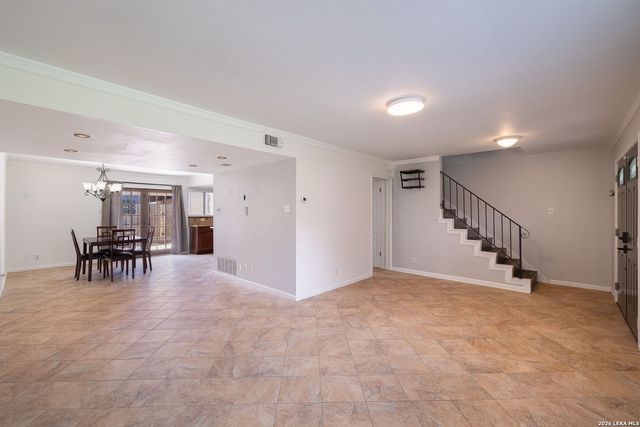 6814 Crown Rdg, San Antonio, TX 78239