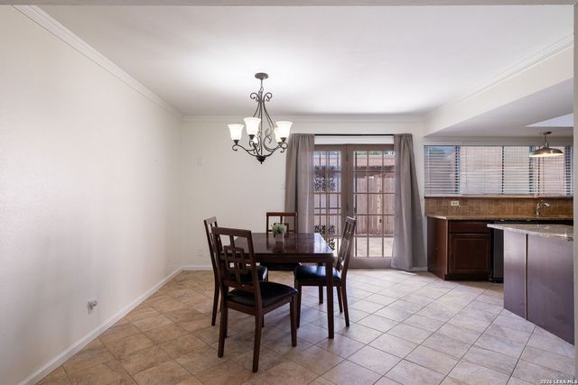 6814 Crown Rdg, San Antonio, TX 78239