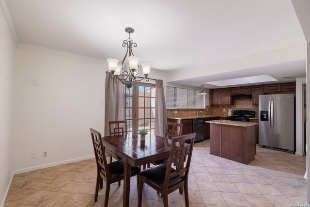 6814 Crown Rdg, San Antonio, TX 78239